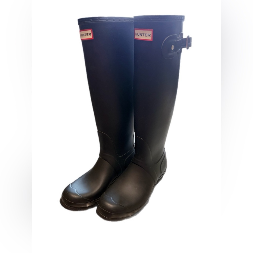 Hunter Black Tall Rain Boots

Original matte black

Women 8
Men’s 7
UK 6 
EU 39 - Picture 6 of 7